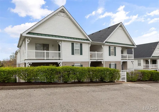 Homes for sale in Saint Louis, MO | 1125 Arbor Creek Dr #2B, Saint Louis, MO 63122 | MLS# MIS26031730