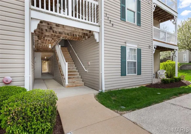 Homes for sale in Saint Louis, MO | 1125 Arbor Creek Dr #2B, Saint Louis, MO 63122 | MLS# MIS26031730