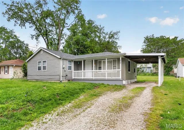 Homes for sale in Belleville, IL | 517 Belvedere Dr, Belleville, IL 62223 | MLS# MIS26031751