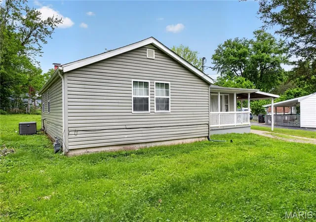 Homes for sale in Belleville, IL | 517 Belvedere Dr, Belleville, IL 62223 | MLS# MIS26031751