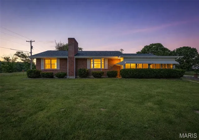 Photo 3 of Single family home for sale at 3220 Baisch Dr, De Soto, MO 63020 | MLS# MIS26031802 | Listing updated on 2026-07-17