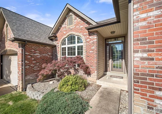 Photo 3 of Single family home for sale at 141 Canyon Creek Cir, Moscow Mills, MO 63362 | MLS# MIS26031805 | Listing updated on 2026-09-03