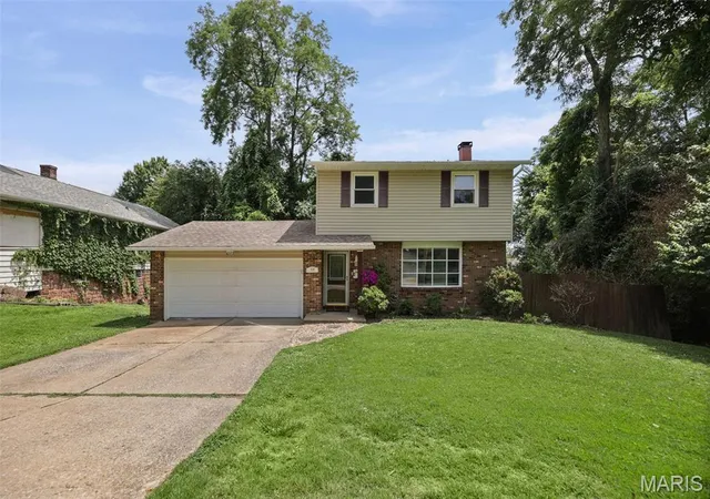 Homes for sale in Alton, IL | 219 Patterson Pl, Alton, IL 62002 | MLS# MIS26031858