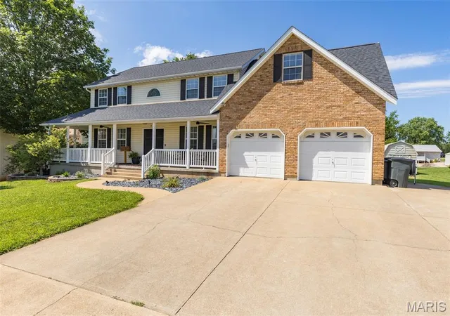 Photo 2 of Single family home for sale at 416 Trevor Ct, Bonne Terre, MO 63628 | MLS# MIS26031859 | Listing updated on 2026-09-21