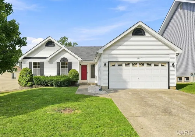 Photo 1 of Sale Pending at 1747 Coachway Ln, Hazelwood, MO 63042 | MLS# MIS26031863 | Listing updated on 2026-08-23