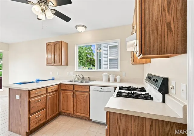 Photo 4 of Sale Pending at 1747 Coachway Ln, Hazelwood, MO 63042 | MLS# MIS26031863 | Listing updated on 2026-08-23
