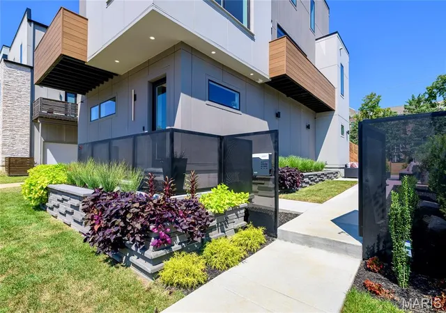 Photo 2 of Single family home for sale at 2731 Lafayette Avenue, St Louis, MO 63104 | MLS# MIS26031864 | Listing updated on 2026-09-16