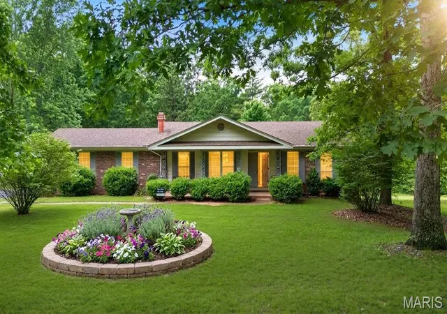 Photo 1 of Single family home for sale at 43 E Nottingham Cir, Sullivan, MO 63080 | MLS# MIS26031865 | Listing updated on 2026-09-21