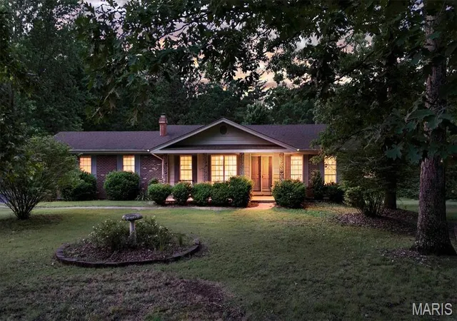 Photo 3 of Single family home for sale at 43 E Nottingham Cir, Sullivan, MO 63080 | MLS# MIS26031865 | Listing updated on 2026-09-21