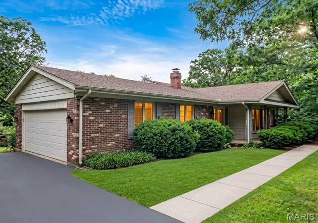 Photo 3 of Single family home for sale at 43 E Nottingham Cir, Sullivan, MO 63080 | MLS# MIS26031865 | Listing updated on 2026-09-21