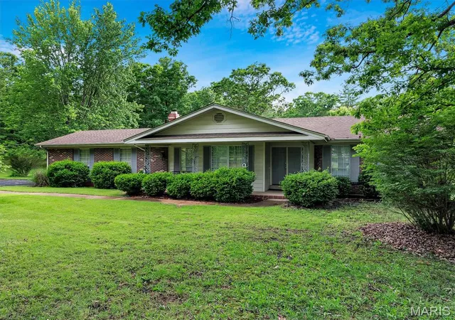 Homes for sale in Sullivan, MO | 43 E Nottingham Cir, Sullivan, MO 63080 | MLS# MIS26031865