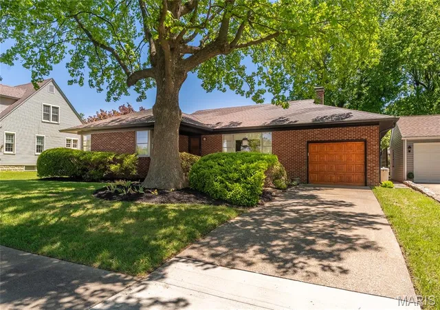 Homes for sale in Duquoin, IL | 208 S Laurel St, Duquoin, IL 62832 | MLS# MIS26031881