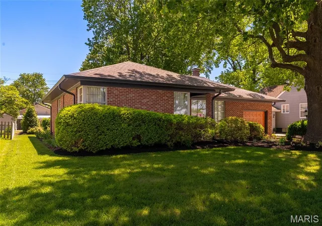 Homes for sale in Duquoin, IL | 208 S Laurel St, Duquoin, IL 62832 | MLS# MIS26031881