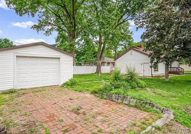 Homes for sale in Highland, IL | 1516 Ash St, Highland, IL 62249 | MLS# MIS26031883