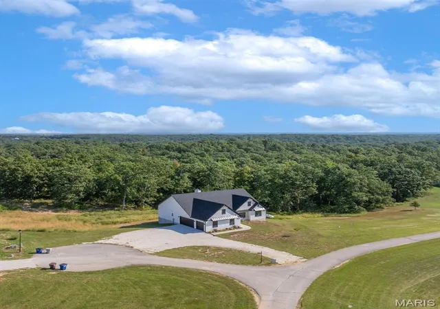 Photo 3 of Single family home for sale at 21 Saratoga Springs Dr, Silex, MO 63377 | MLS# MIS26031912 | Listing updated on 2026-10-06
