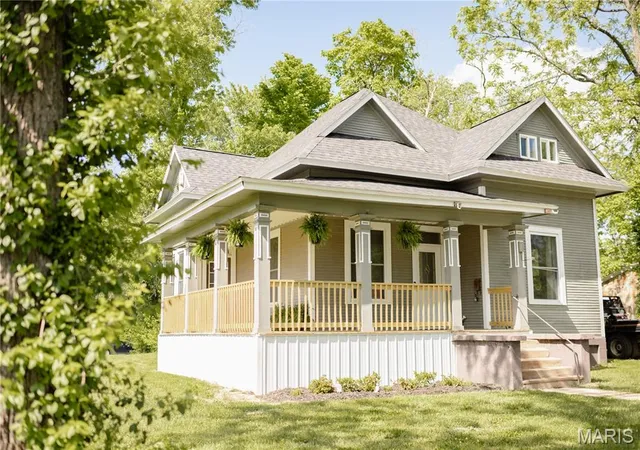 Homes for sale in Salem, MO | 404 E 9th St, Salem, MO 65560 | MLS# MIS26031953