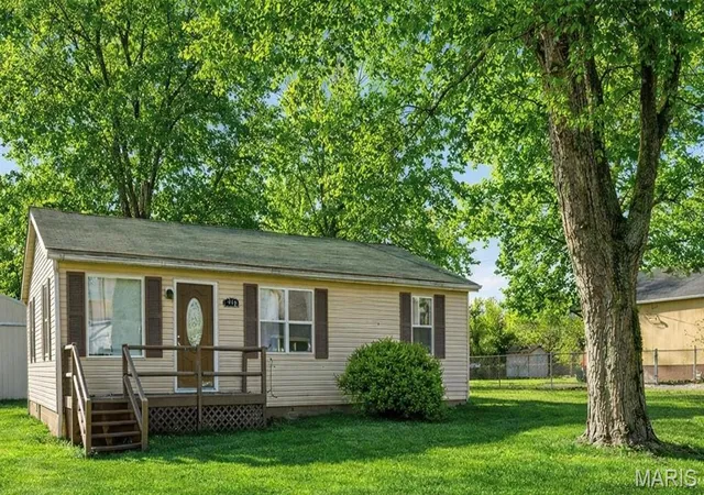 Homes for sale in Belleville, IL | 512 Belvedere Dr, Belleville, IL 62223 | MLS# MIS26031959