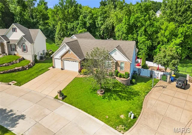 3rd image of 410 Deer Crossing Dr, Festus, MO 63028 | MLS# MIS26031975