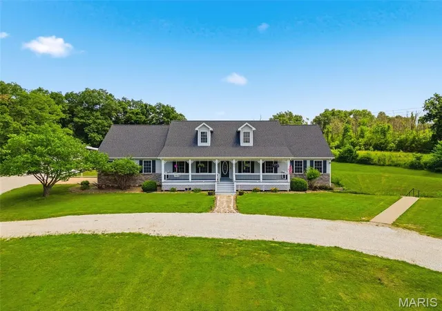 Homes for sale in Troy, MO | 406 Ravenwood Dr, Troy, MO 63379 | MLS# MIS26032011