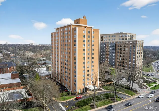 Homes for sale in Clayton, MO | 900 S Hanley Rd #3D, Clayton, MO 63105 | MLS# MIS26032015