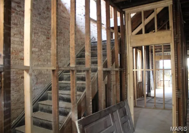 Photo 3 of Sale Pending at 3225 Greer Ave, Saint Louis, MO 63107 | MLS# MIS26032028 | Listing updated on 2026-07-22