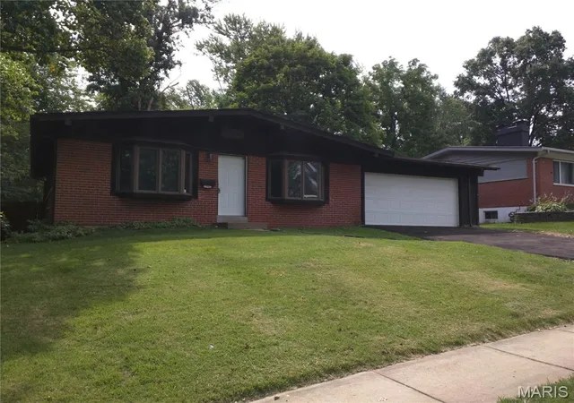 Photo 2 of Single family home for sale at 600 Pimlico Dr, Florissant, MO 63033 | MLS# MIS26032043 | Listing updated on 2026-05-21