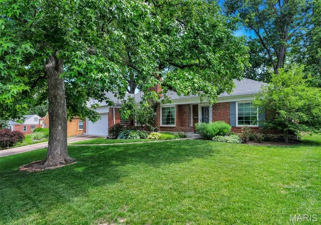 Homes for sale in Webster Groves, MO | 1416 Azalea Dr, Webster Groves, MO 63119 | MLS# MIS26032053