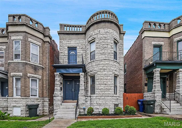Homes for sale in Saint Louis, MO | 4629 Washington Blvd, Saint Louis, MO 63108 | MLS# MIS26032081