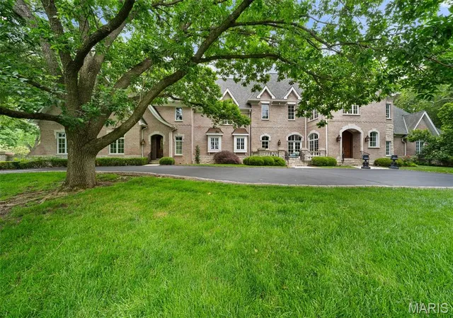 Photo 3 of Mansion for sale at 760 Kent Rd, Saint Louis, MO 63124 | MLS# MIS26032083 | Listing updated on 2026-10-05