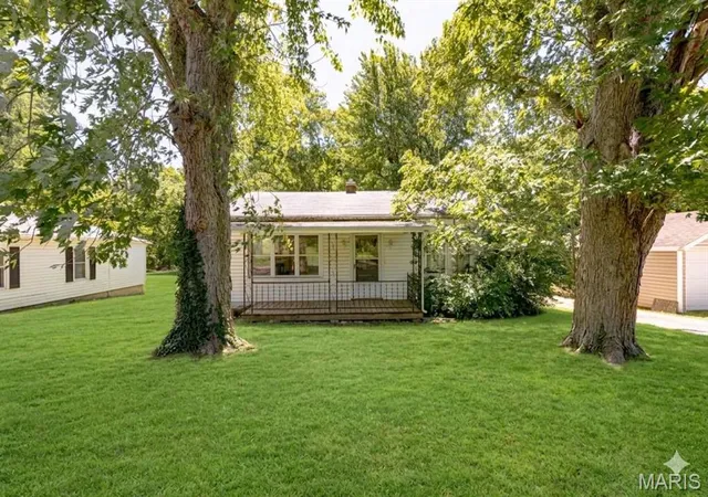 Homes for sale in De Soto, MO | 4275 Flucom Rd, De Soto, MO 63020 | MLS# MIS26032089