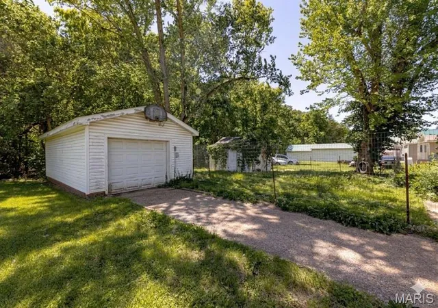 Homes for sale in De Soto, MO | 4275 Flucom Rd, De Soto, MO 63020 | MLS# MIS26032089