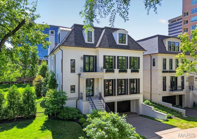 Homes for sale in Clayton, MO | 136 N Brentwood Blvd, Clayton, MO 63105 | MLS# MIS26032099