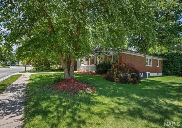 Homes for sale in Edwardsville, IL | 1909 Madison Ave, Edwardsville, IL 62025 | MLS# MIS26032121