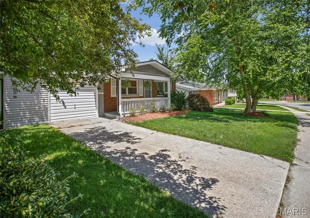 Homes for sale in Edwardsville, IL | 1909 Madison Ave, Edwardsville, IL 62025 | MLS# MIS26032121