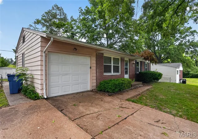 Photo 3 of Single family home for sale at 10604 Trask Dr, Saint Louis, MO 63136 | MLS# MIS26032159 | Listing updated on 2026-09-23