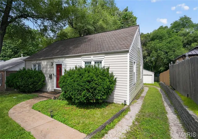 Photo 2 of Single family home for sale at 1071 N New Florissant Rd, Florissant, MO 63031 | MLS# MIS26032171 | Listing updated on 2026-09-30