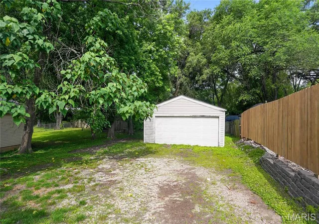 Photo 3 of Single family home for sale at 1071 N New Florissant Rd, Florissant, MO 63031 | MLS# MIS26032171 | Listing updated on 2026-09-30