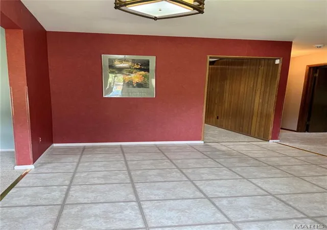 image of 660 Hunters Ridge Dr, Saint Louis, MO 63135 | MLS# MIS26032187