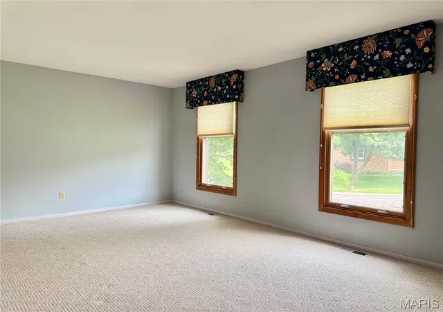 image of 660 Hunters Ridge Dr, Saint Louis, MO 63135 | MLS# MIS26032187