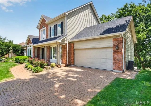 2nd image of 16557 Baxter Forest Ridge Dr, Chesterfield, MO 63005 | MLS# MIS26032202