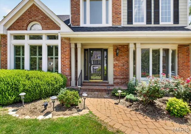 4th image of 16557 Baxter Forest Ridge Dr, Chesterfield, MO 63005 | MLS# MIS26032202