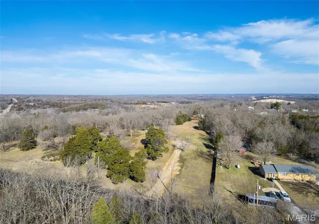 4th image of 1410 Clarke St, De Soto, MO 63020 | MLS# MIS26032223