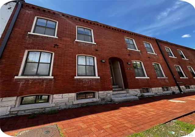 1st image of 2009 S 11th St, Saint Louis, MO 63104 | MLS# MIS26032254
