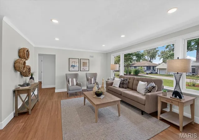 5th image of 634 Warrenton Dr, Saint Louis, MO 63122 | MLS# MIS26032270