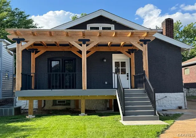 Homes for sale in Saint Louis, MO | 5230 Bancroft Ave, Saint Louis, MO 63109 | MLS# MIS26032273
