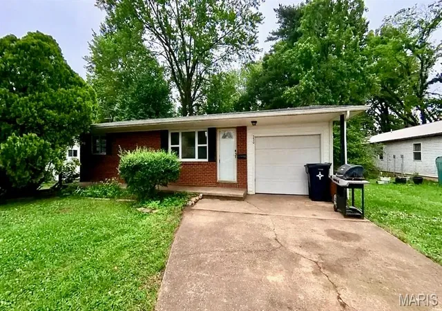 Homes for sale in West Plains, MO | 330 E 3rd St, West Plains, MO 65775 | MLS# MIS26032306