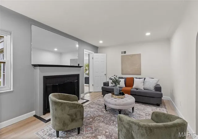 3rd image of 9938 Coventry Ln, Affton, MO 63123 | MLS# MIS26032350
