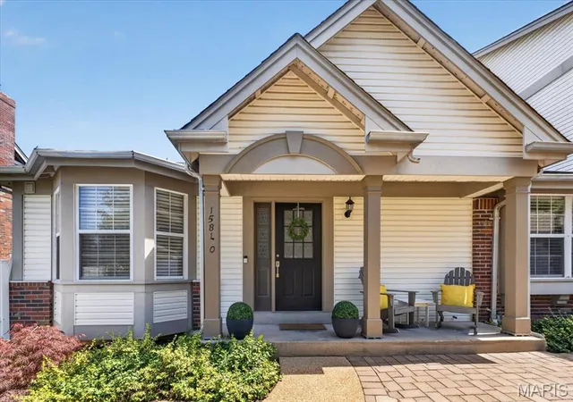 Homes for sale in Chesterfield, MO | 15810 Harris Ridge Ct, Chesterfield, MO 63017 | MLS# MIS26032358