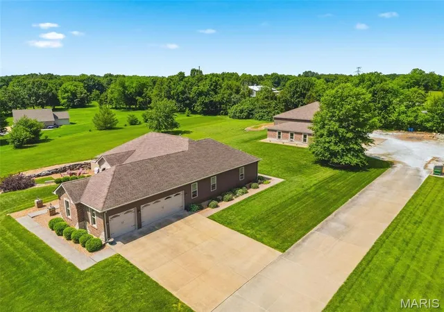 5th image of 2011 Alana Ln, O Fallon, MO 63366 | MLS# MIS26032360