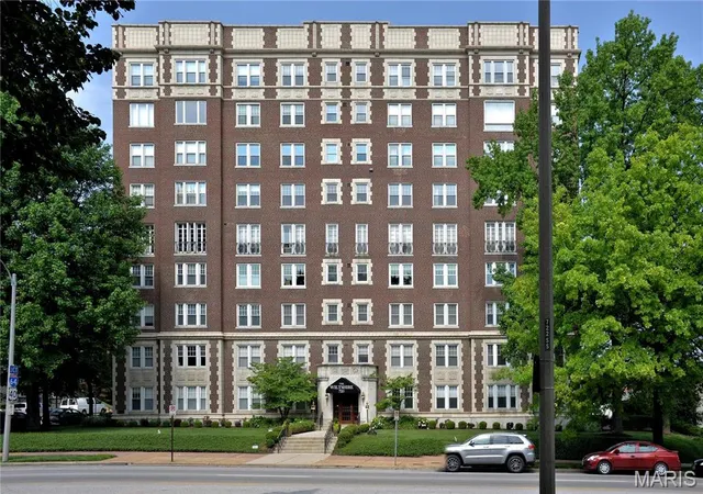 Photo 1 of Condo for sale at 725 S Skinker Blvd #7C, Saint Louis, MO 63105 | MLS# MIS26032374 | Listing updated on 2026-08-30